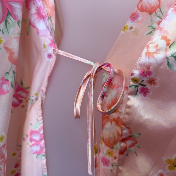 Morgan Taylor | Satin Pink Floral Hip Pockets Belted Mini Lingerie Kimono Robe - Picture 11 of 16